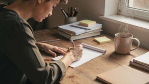 Altijd to-dolijstjes met de hand schrijven: volgens psychologen een teken van deze 9 eigenschappen